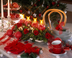 Advent arrangement as table decoration with pine cones