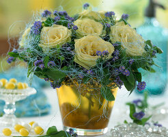 Vanilla rose petals (Myosotis forget-me-nots)