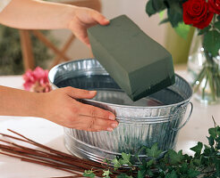 Sticking rose fans, soaking plug-in sponge (2/5)