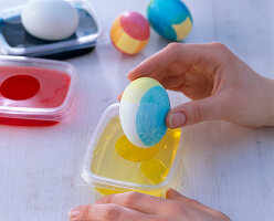 Bowl with coloured eggs (2/3)