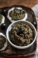 Tapenade mit schwarzen Oliven