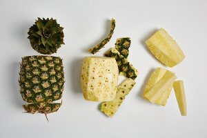 Pineapple, peeled and chopped (step by step)
