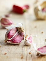 Broken up garlic bulb close up