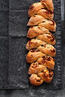 Plaited bread with lentils, bacon and beer