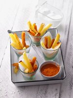 Oven-baked chips with paprika ketchup