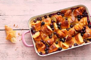 Quick and easy blueberry and croissant cake