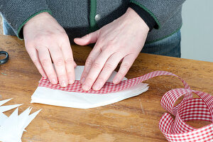 Papierstern aus Butterbrottueten basteln