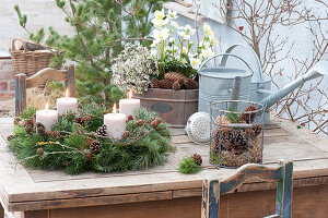 Natuerlichen Adventskranz aus Tanne und Kiefer binden :