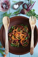 Rote-Bete-Karotten-Salat mit Rucola