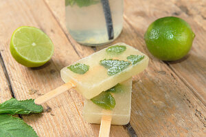 Mojito ice lollies on a wooden surface