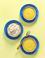 Mini lemon tarts with meringue