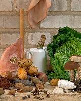 Potatoes, savoy cabbage, birch boletes and pig's ears