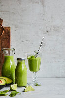 Avocado-Limetten-Smoothie zum Lunch