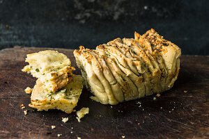 Pull-apart herb bread with alpine cheese