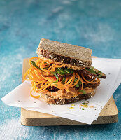 Carrot noodle sandwich with pepper hummus