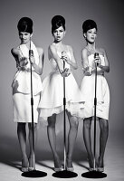 Drei Frauen in 60er Look (The Supremes - Remake)