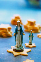 Christmas star biscuits with figures of the Virgin Mary