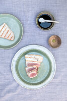 Gegrillter Thunfisch mit Sojasauce und Wasabi