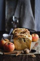 Pull-apart bread with apples and walnuts