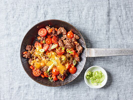 Quick fried vegetables and minced meat