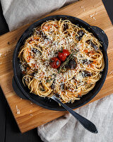 Pasta with shiitake mushrooms and tomato sauce