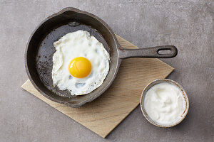 A fried egg as a protein component for bowls