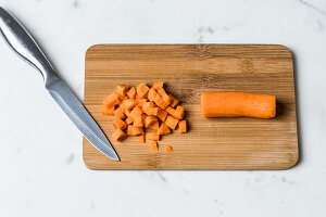 Save a sauce that is too spicy or too salty by adding carrot pieces to it