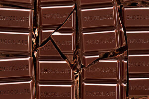 Schokoladentafel close up, teils zerbrochen