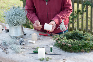 Design an advent wreath with natural material