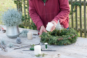 Design an advent wreath with natural material