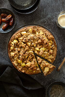 Apple crumble cake with dates