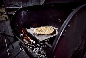 Holzofenpizza im Smoker