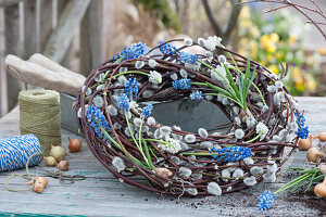 Wreath of kitten willow and grape hyacinths