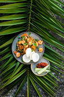 Nasi Goreng mit Shrimps und Krupuk