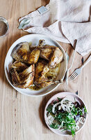 Brathähnchen mit frischem Fenchel-Kräuter-Salat