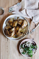 Brathähnchen mit Fenchel-Kräuter-Salat