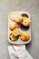 Apple muffins with icing sugar (sugar-free)