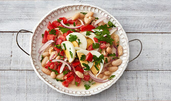 Turkish bean salad with eggs and sesame seeds