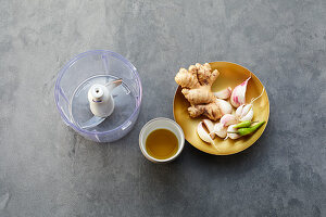 Ingredients for Indian ginger and garlic paste