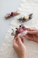 DIY hair comb with dried flowers