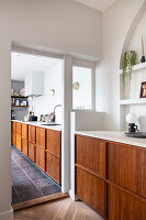 Continuous base units running from the dining room into the kitchen