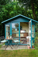 Garden shed in turquoise with seating