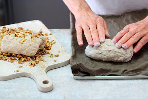 Walnussgipfel aus Roggensauerteig backen