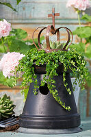 DIY bird nesting box made from an old clay pot