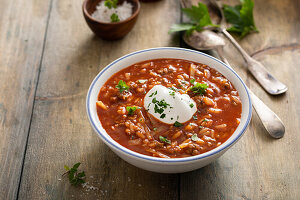 Tomatensuppe mit Hackfleisch und Reis (Polen, Ukraine)