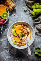Oatmeal with quinoa and fruit