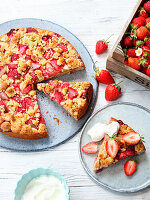 Strawberry Rhubarb pie with crumble topping