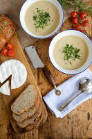 Leek soup with cheese and bread