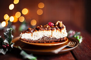 Cheesecake with nuts