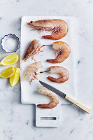 Shelling and deveining prawns